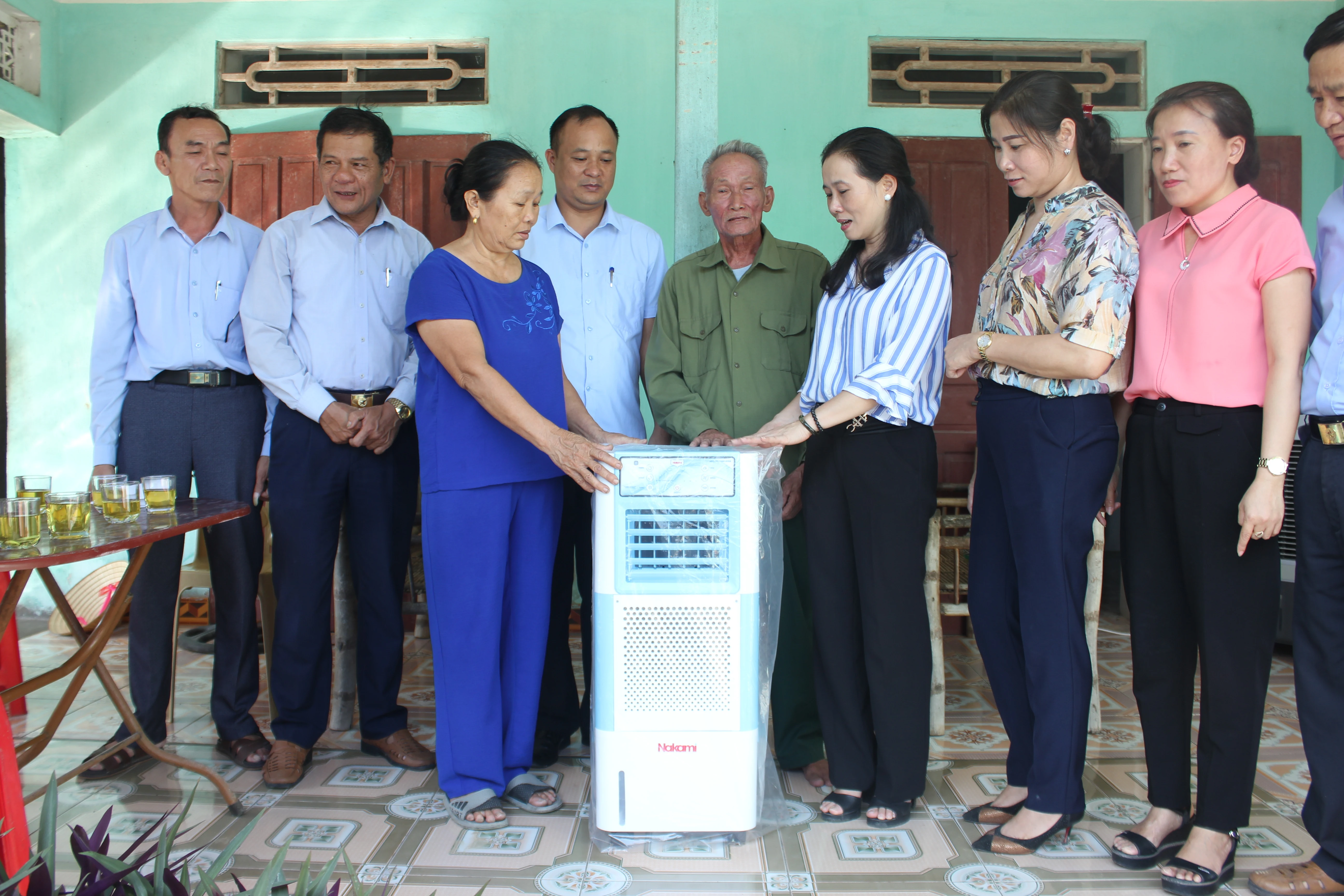 Bàn giao mái ấm tình thương và thăm thân nhân người tử nạn do cháy tàu tại huyện Tĩnh Gia
