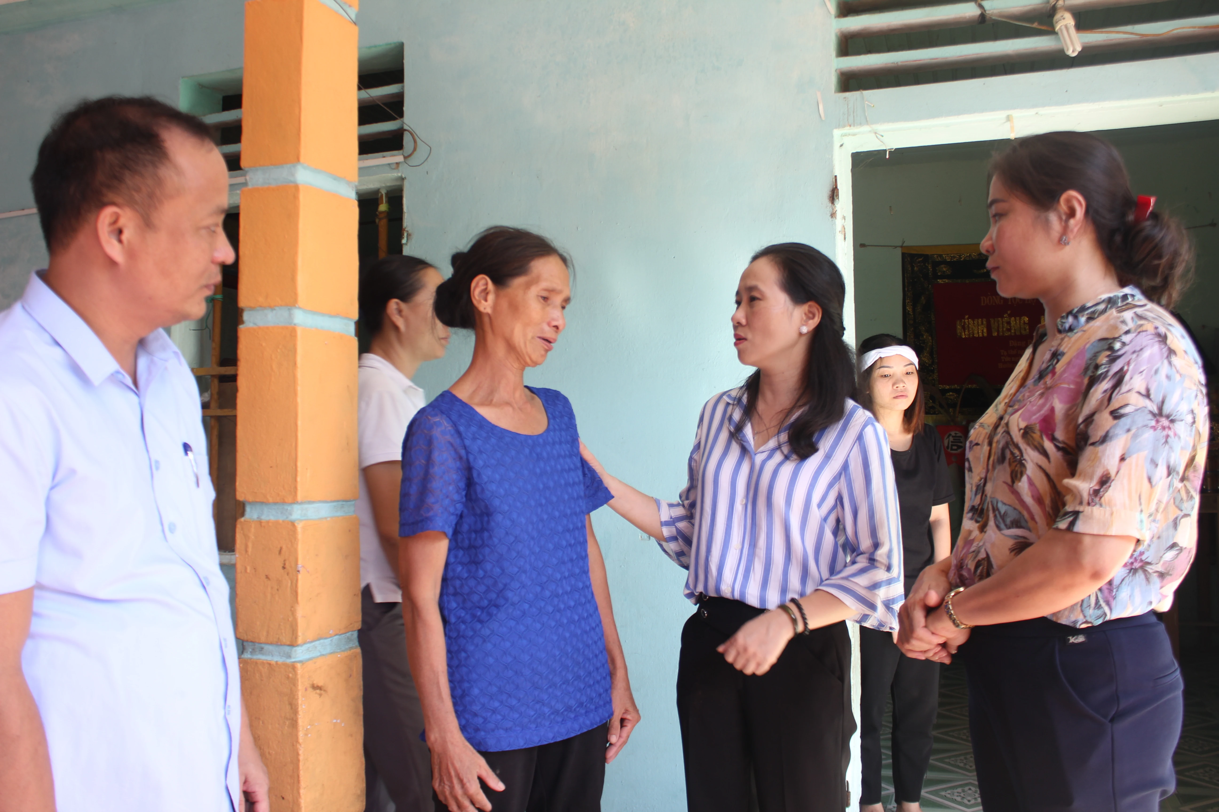 Bàn giao mái ấm tình thương và thăm thân nhân người tử nạn do cháy tàu tại huyện Tĩnh Gia