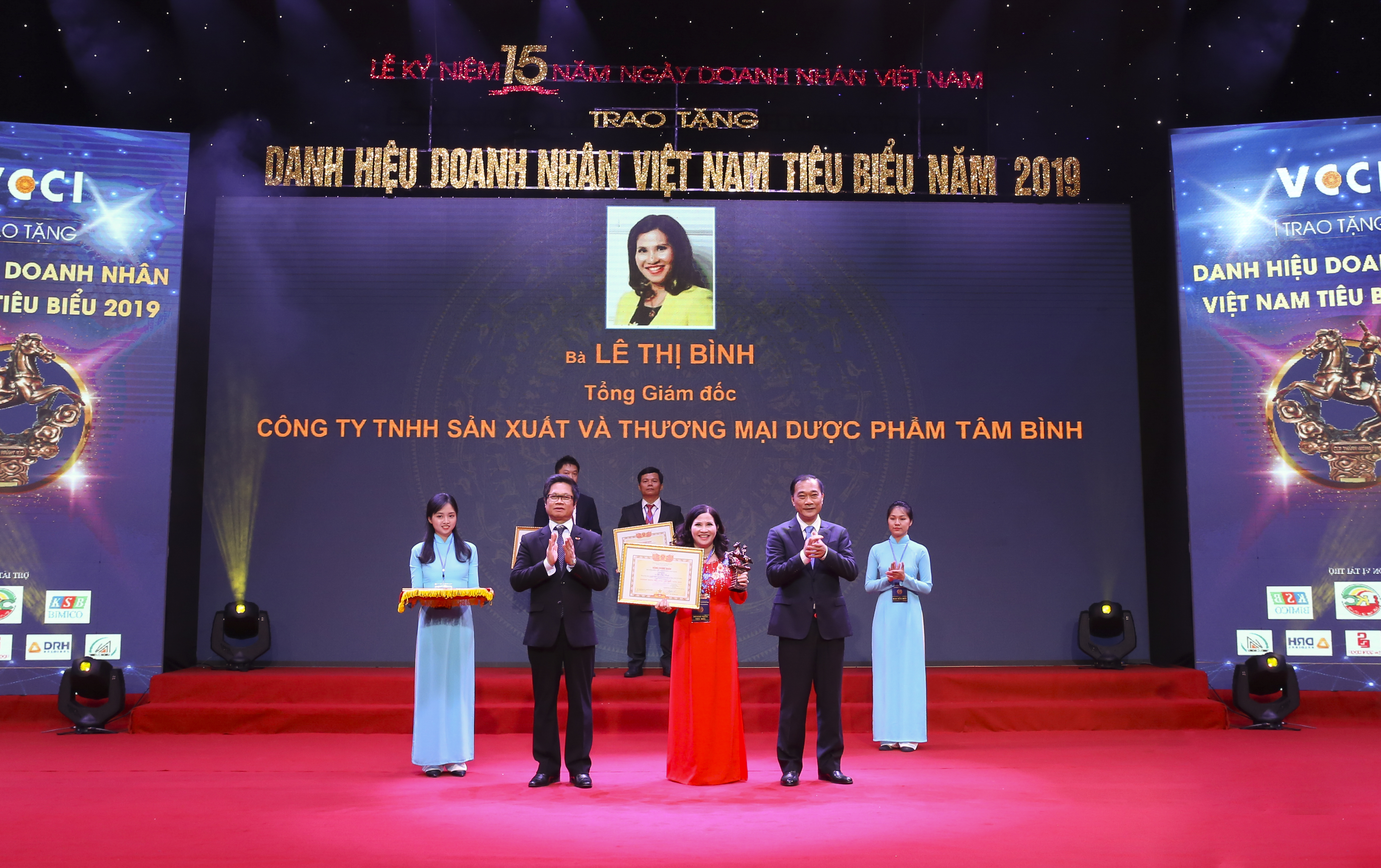Tổng Giám đốc Công ty Dược phẩm Tâm Bình lọt Top 100 “Doanh nhân Việt Nam tiêu biểu” lần thứ 3