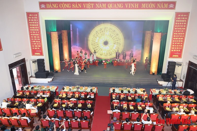 Huyện Thọ Xuân đón Bằng công nhận huyện đạt chuẩn nông thôn mới