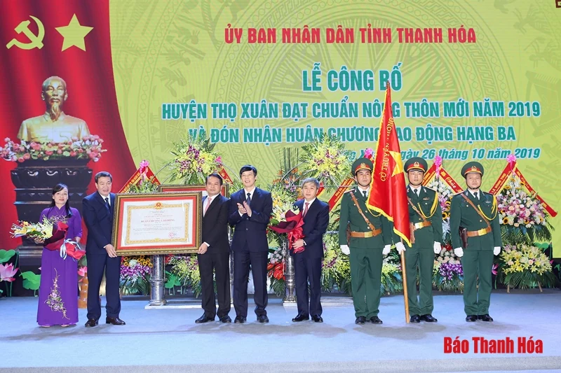Huyện Thọ Xuân đón Bằng công nhận huyện đạt chuẩn nông thôn mới