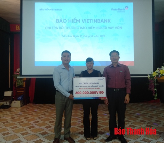 VBI Thanh Hóa chi trả 300 triệu đồng bảo hiểm cho người vay vốn