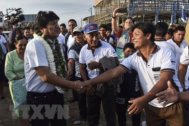 Tổng thống Evo Morales dẫn đầu cuộc tổng tuyển cử ở Bolivia