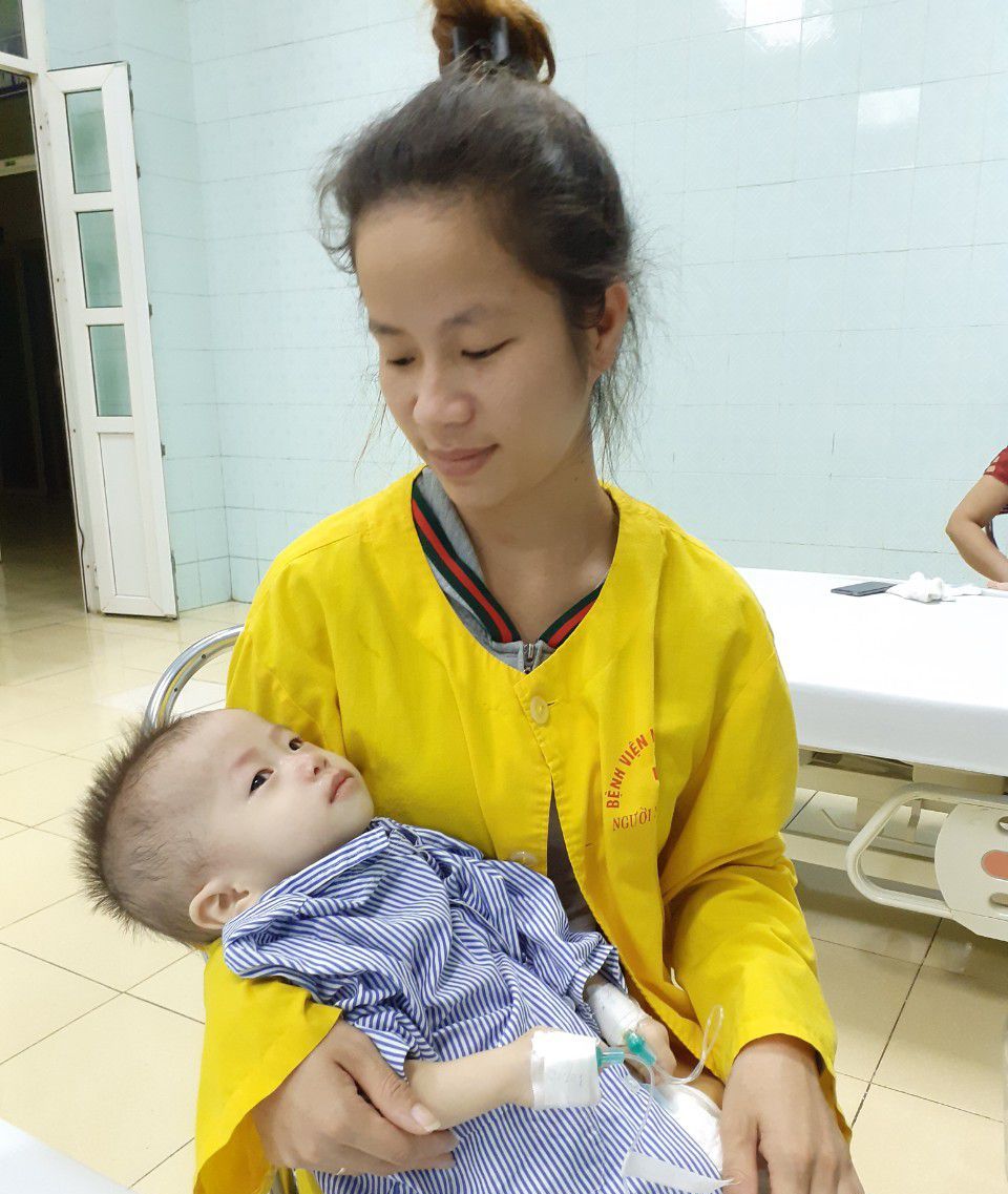 Bệnh viện Nhi Thanh Hóa: Can thiệp bít lỗ thông thành công cho cháu bé 13 tháng tuổi bị bệnh tim bẩm sinh