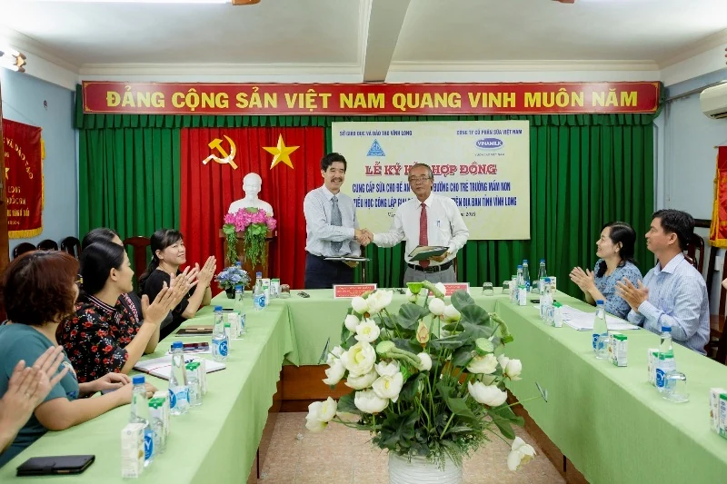 Tỉnh Vĩnh Long và Vinamilk cùng triển khai chương trình sữa học đường