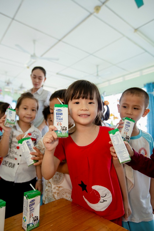 Tỉnh Vĩnh Long và Vinamilk cùng triển khai chương trình sữa học đường