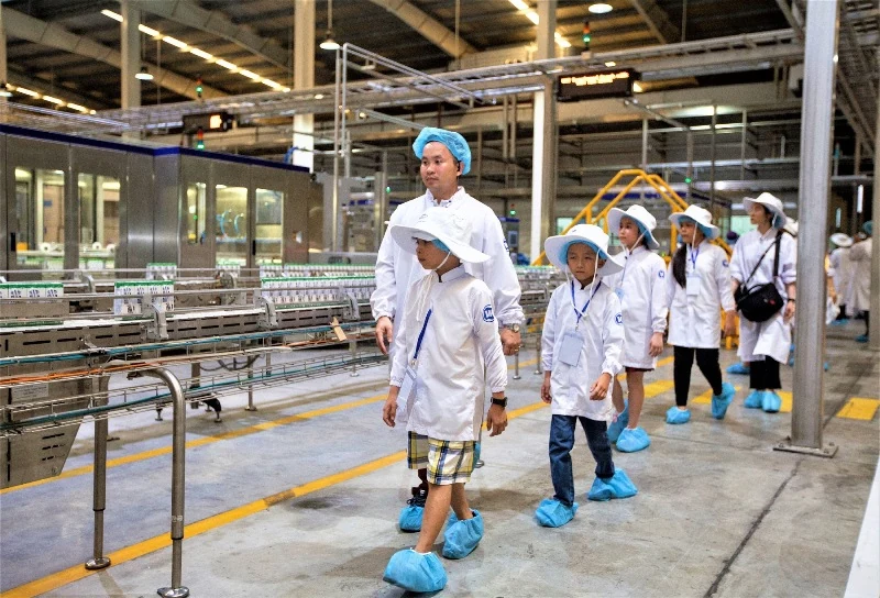 Tỉnh Vĩnh Long và Vinamilk cùng triển khai chương trình sữa học đường