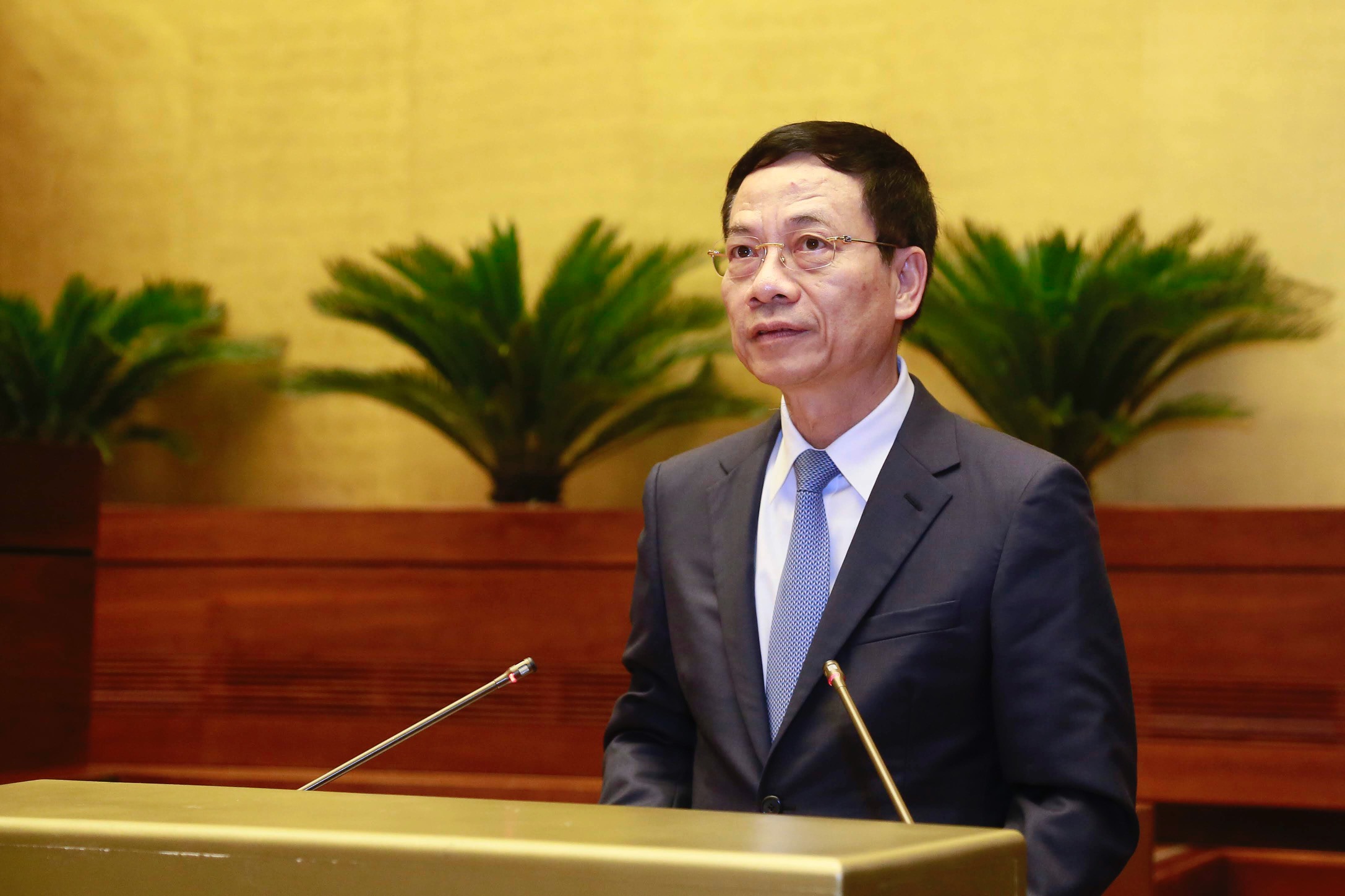 Video: Bộ trưởng Bộ TT&TT Nguyễn Mạnh Hùng trả lời chất vấn trước Quốc hội