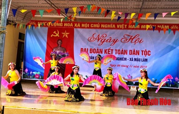 Chủ tịch Ủy ban MTTQ tỉnh Phạm Thị Thanh Thủy dự Ngày hội Đại đoàn kết toàn dân tộc tại Khu dân cư thôn Đồng Nghiêm, xã Mậu Lâm