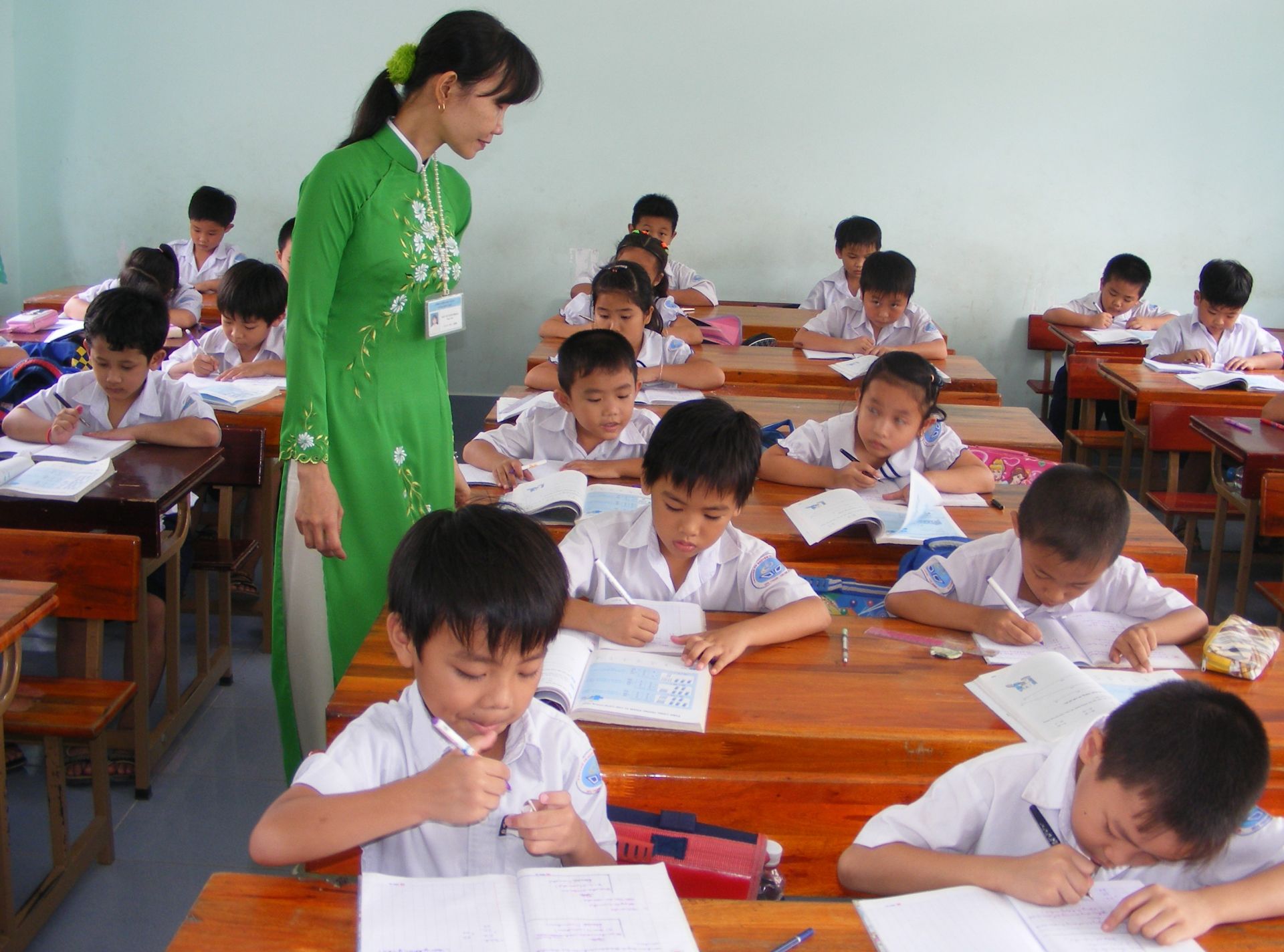 Tặng Bằng khen cho 282 tập thể và cá nhân thuộc ngành Giáo dục và Đào tạo