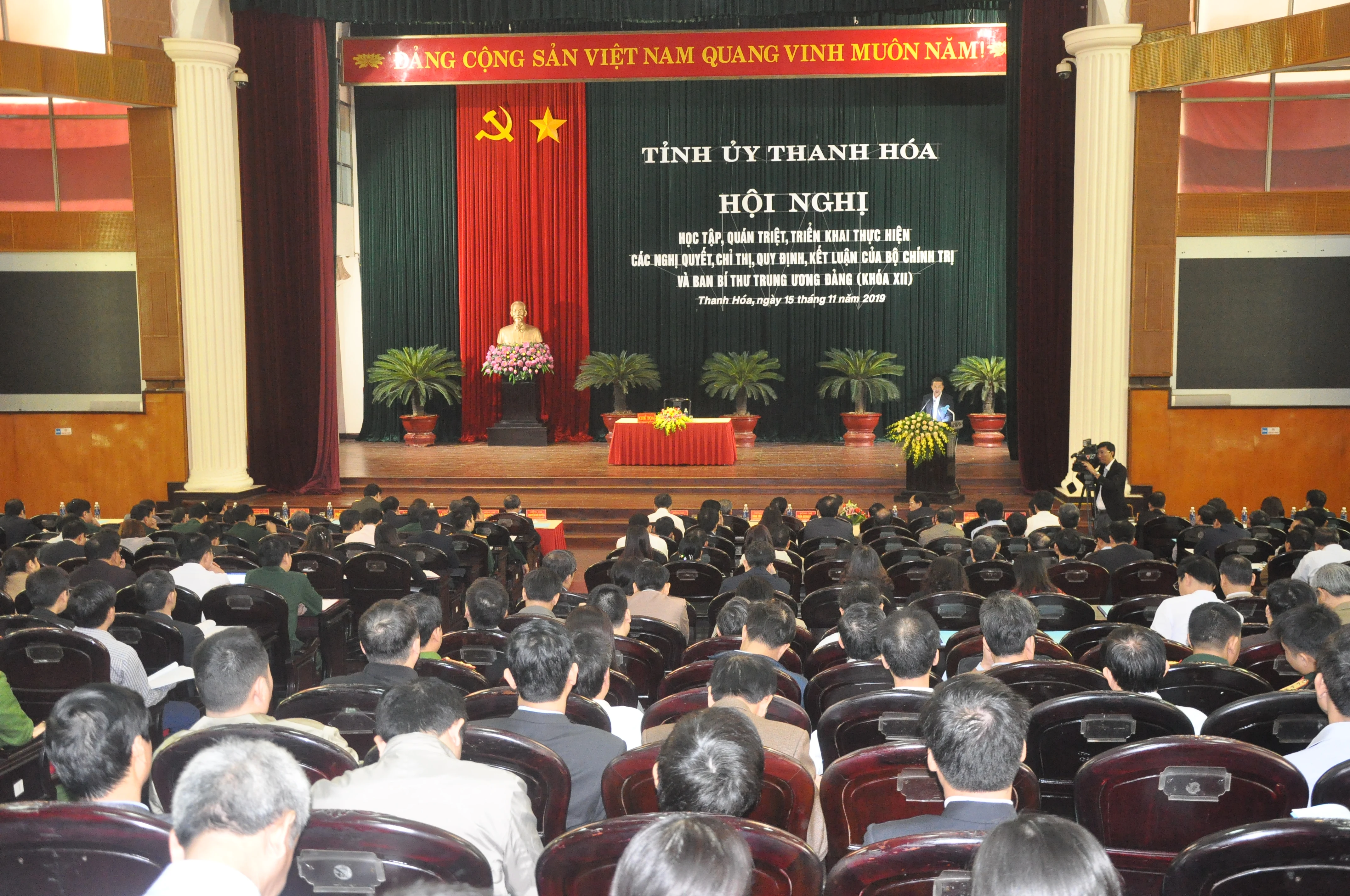 Quán triệt, triển khai các nghị quyết, chỉ thị, quy định, kết luận của Bộ Chính trị và Ban Bí thư Trung ương (khóa XII)