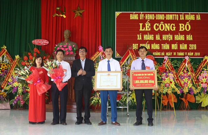 Xã Hoằng Hà (Hoằng Hóa) đón Bằng công nhận xã đạt chuẩn nông thôn mới
