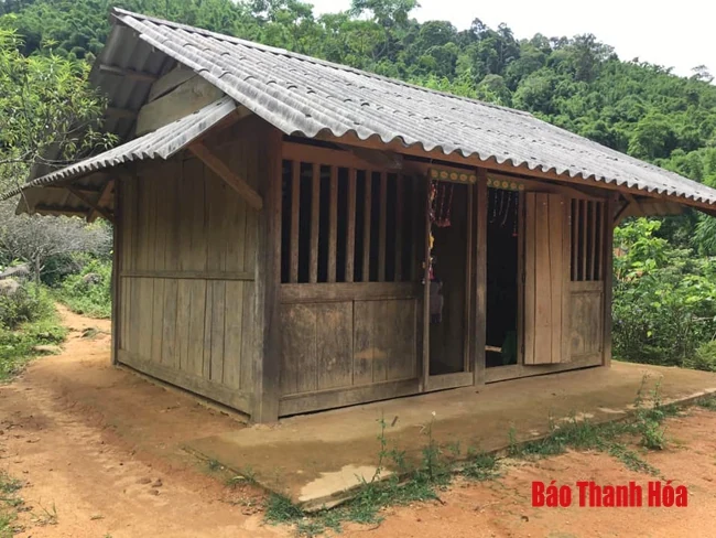 Khánh thành, bàn giao điểm trường mầm non bản Ché Lầu, xã Na Mèo (Quan Sơn)