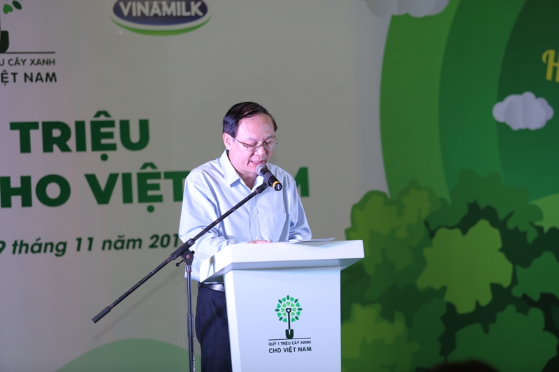 Vinamilk cùng Quỹ 1 triệu cây xanh cho Việt Nam trồng cây góp phần chống biến đổi khí hậu tại tỉnh Bình Định