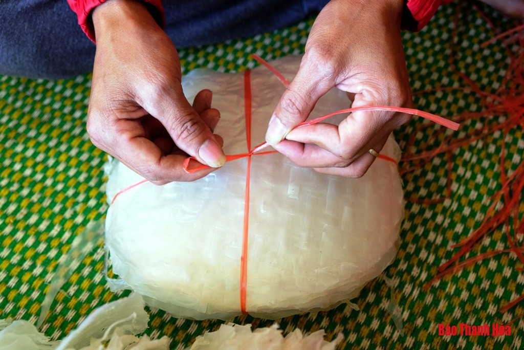 Làng nghề vào Tết: Rộn ràng làng nghề bánh đa nem Đắc Châu