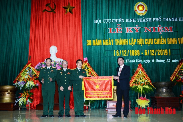 Hội CCB TP Thanh Hóa đón nhận Cờ thi đua của UBND tỉnh