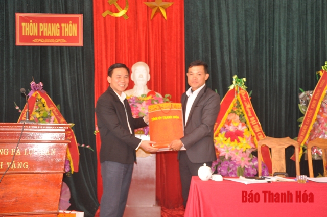 Đồng chí Phó Bí thư Thường trực Tỉnh ủy Đỗ Trọng Hưng dự sinh hoạt chi bộ thôn Phang Thôn, xã Định Hòa