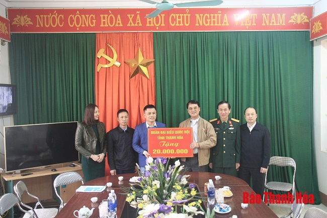 Đại biểu Quốc hội tỉnh Thanh Hóa tiếp xúc cử tri tại huyện Mường Lát