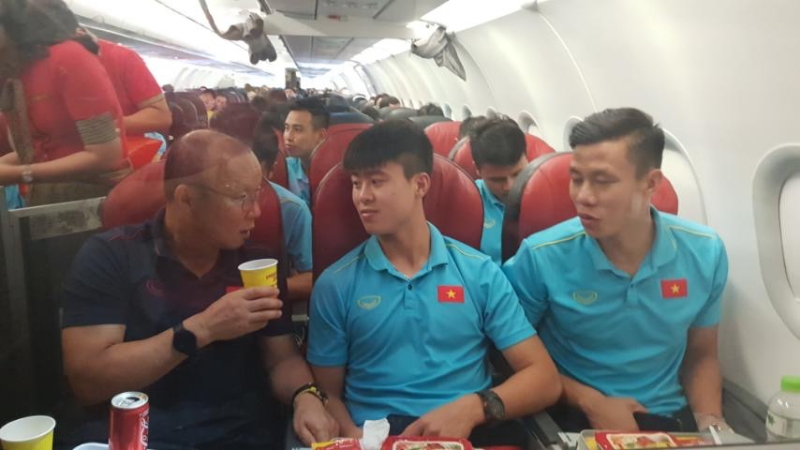 Tất cả người thân gia đình thành viên đội U22 Việt Nam và tuyển nữ Việt Nam được Vietjet tặng vé bay khắp châu Á suốt cả năm