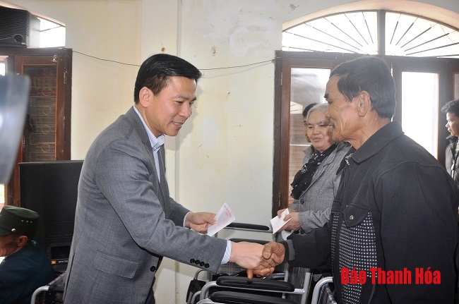 Thanh Hoá: Trao tặng quà tết cho nạn nhân chất độc da cam/dioxin