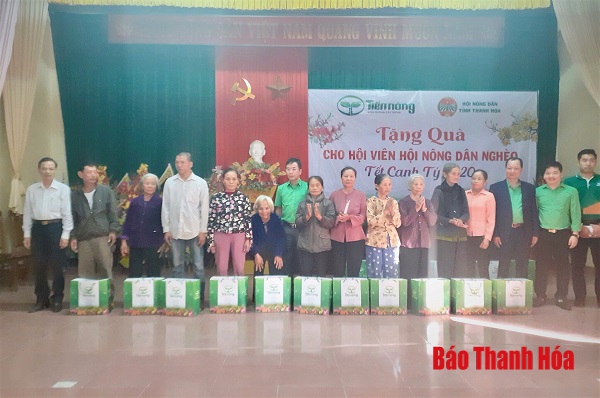 Hội Nông dân tỉnh chúc tết, tặng quà hội viên nông dân nghèo