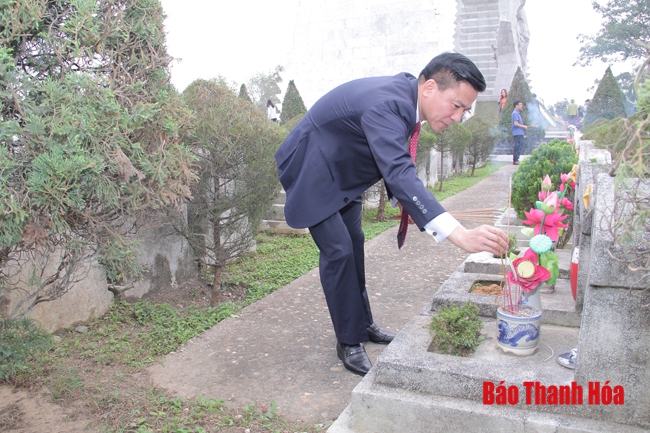Tỉnh ủy, HĐND, UBND, Ủy ban MTTQ tỉnh dâng hương tưởng niệm Chủ tịch Hồ Chí Minh, Mẹ Việt Nam anh hùng và các Anh hùng liệt sỹ