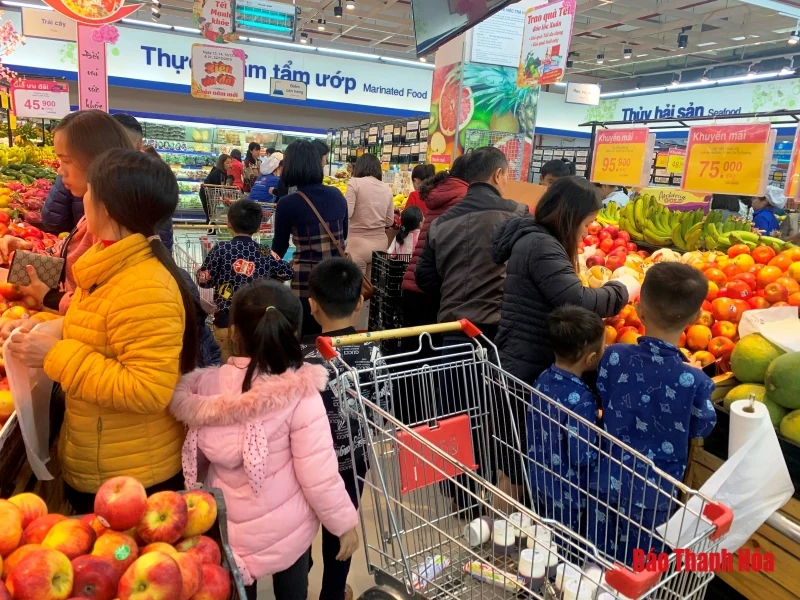 Thanh Hóa: Người dân đổ xô vào siêu thị sắm Tết