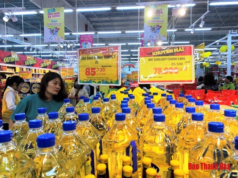 Thanh Hóa: Người dân đổ xô vào siêu thị sắm Tết
