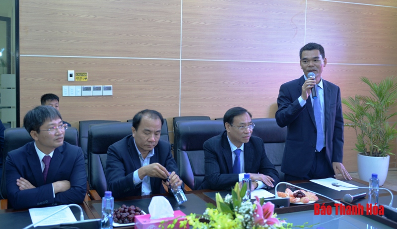 Chủ tịch UBND tỉnh dự lễ ra quân sản xuất đầu năm tại Công ty xi măng Long Sơn, Cảng Tổng hợp Quốc tế Nghi Sơn và huyện Tĩnh Gia