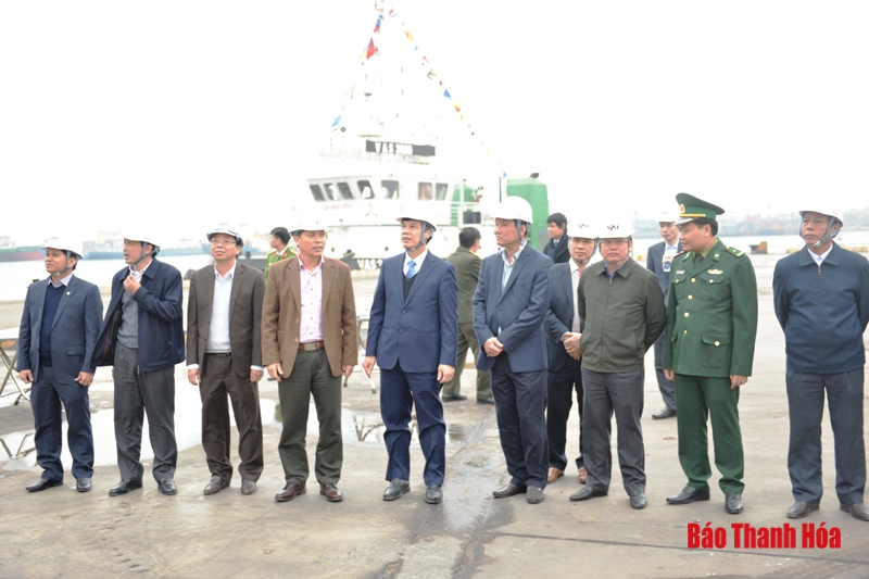 Chủ tịch UBND tỉnh dự lễ ra quân sản xuất đầu năm tại Công ty xi măng Long Sơn, Cảng Tổng hợp Quốc tế Nghi Sơn và huyện Tĩnh Gia