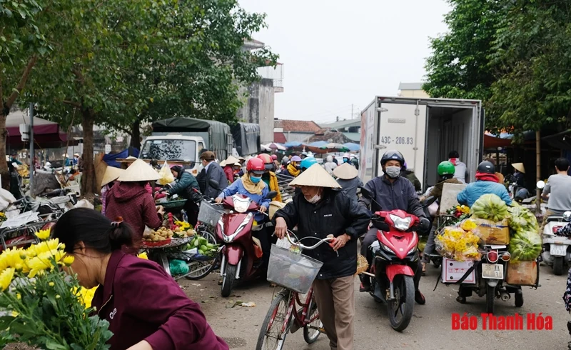 Nhộp nhịp chợ Rằm tháng Giêng