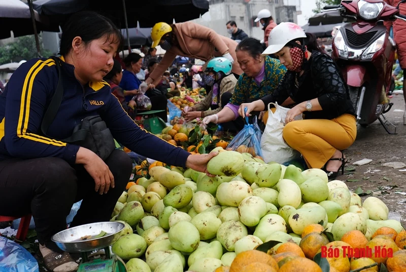 Nhộp nhịp chợ Rằm tháng Giêng