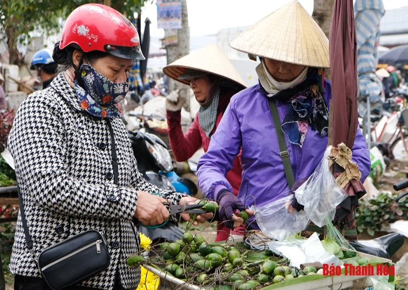 Nhộp nhịp chợ Rằm tháng Giêng