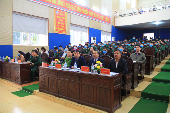Phó Bí thư Tỉnh ủy Đỗ Minh Tuấn dự lễ giao nhận quân tại huyện Ngọc Lặc