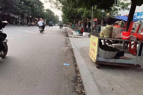 Khẩu trang chống dịch Covid-19 vứt bữa bãi, tiềm ẩn nguy cơ lây nhiễm