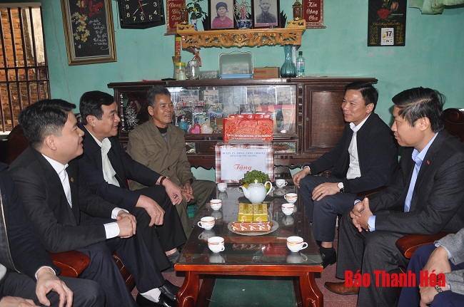 Lãnh đạo tỉnh Quảng Nam và tỉnh Thanh Hóa thăm, tặng quà các gia đình chính sách tại TP Thanh Hóa và huyện Quảng Xương