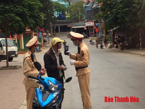 Xử phạt vi phạm giao thông gắn với công tác tuyên truyền ở huyện Mường Lát