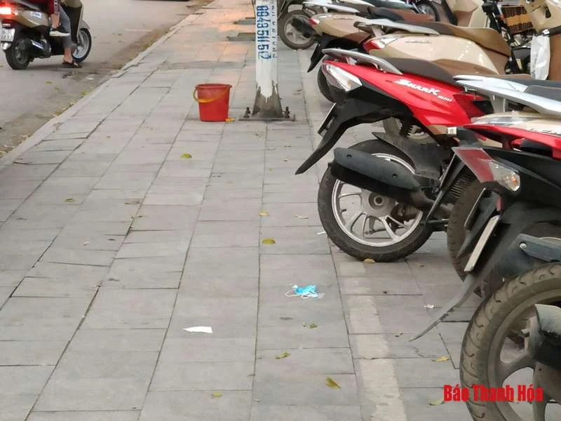 Khẩu trang chống dịch Covid-19 vứt bữa bãi, tiềm ẩn nguy cơ lây nhiễm