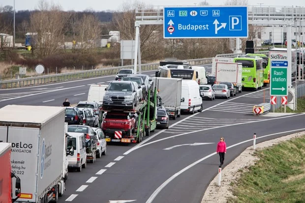 COVID-19: Italy 349 ca tử vong mới, Pháp, Hungary đóng cửa biên giới