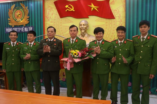 Trao thưởng cho Ban Chuyên án triệt phá đường dây mua bán, vận chuyển 20 bánh heroin từ Sơn La về Thanh Hóa tiêu thụ