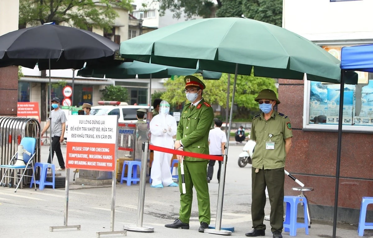 Những người tới Bệnh viện Bạch Mai từ ngày 12/3 cần liên lạc với các cơ sở y tế