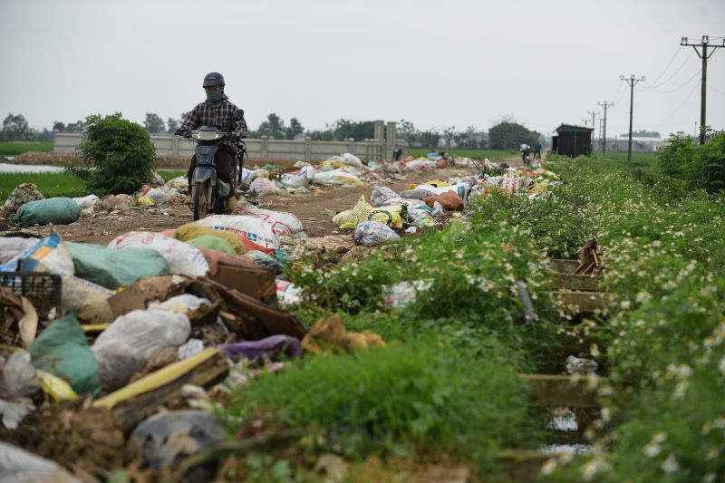 Xã Thanh Thủy (Tĩnh Gia): Rác thải “bủa vây” đường liên xã