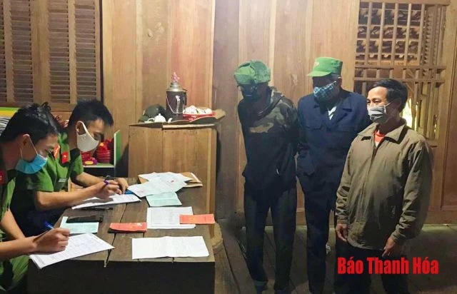“Đi từng ngõ, gõ từng nhà, rà từng người” để phòng chống dịch COVID-19