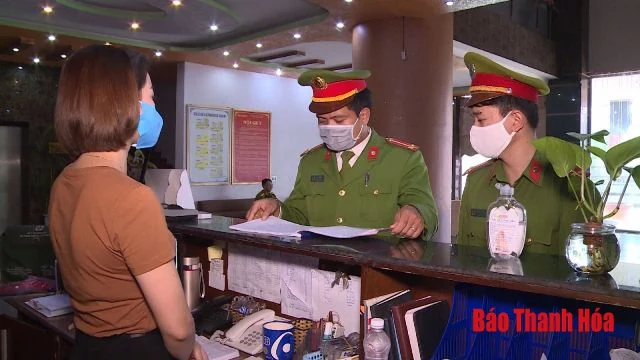 “Đi từng ngõ, gõ từng nhà, rà từng người” để phòng chống dịch COVID-19