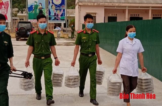 “Đi từng ngõ, gõ từng nhà, rà từng người” để phòng chống dịch COVID-19
