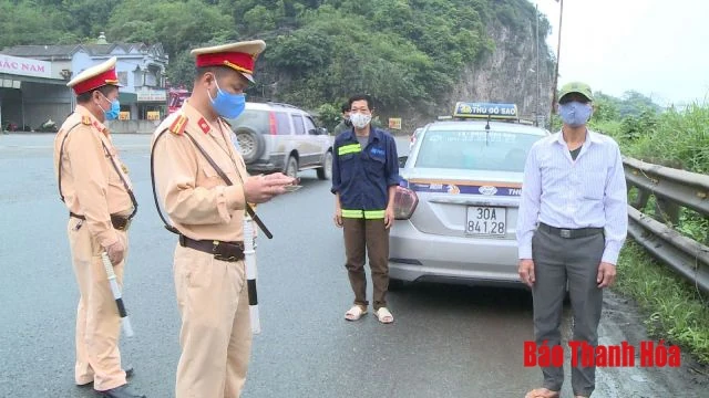 “Đi từng ngõ, gõ từng nhà, rà từng người” để phòng chống dịch COVID-19