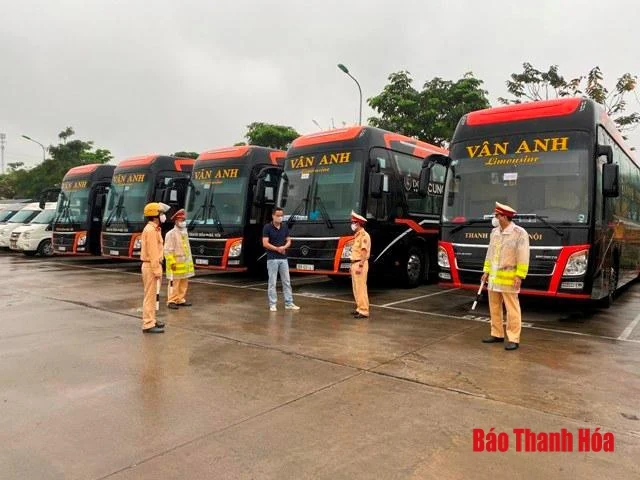 “Đi từng ngõ, gõ từng nhà, rà từng người” để phòng chống dịch COVID-19