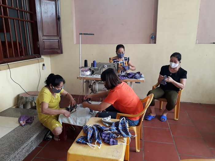 Hội LHPN xã Quảng Giao may 5 nghìn khẩu trang vải phát miễn phí phòng, chống dịch COVID-19
