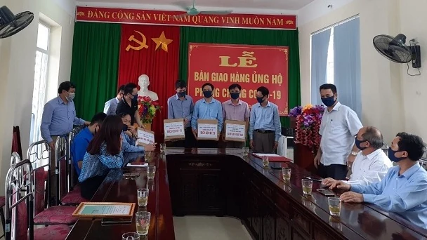  MTTQ thị xã Bỉm Sơn tiếp nhận trên 174 triệu đồng và 101 nghìn khẩu trang ủng hộ phòng chống dịch COVID-19
