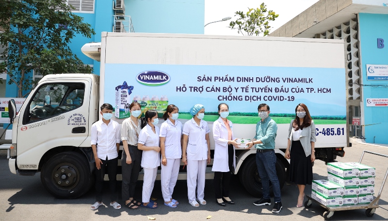 Vinamilk tăng cường hỗ trợ dinh dưỡng cho y bác sỹ và bệnh nhân tại Bệnh viện Bạch Mai